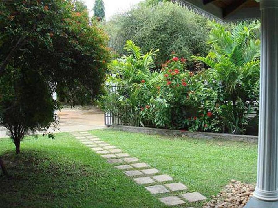 Hotel Sunflower Kataragama Dış mekan fotoğraf