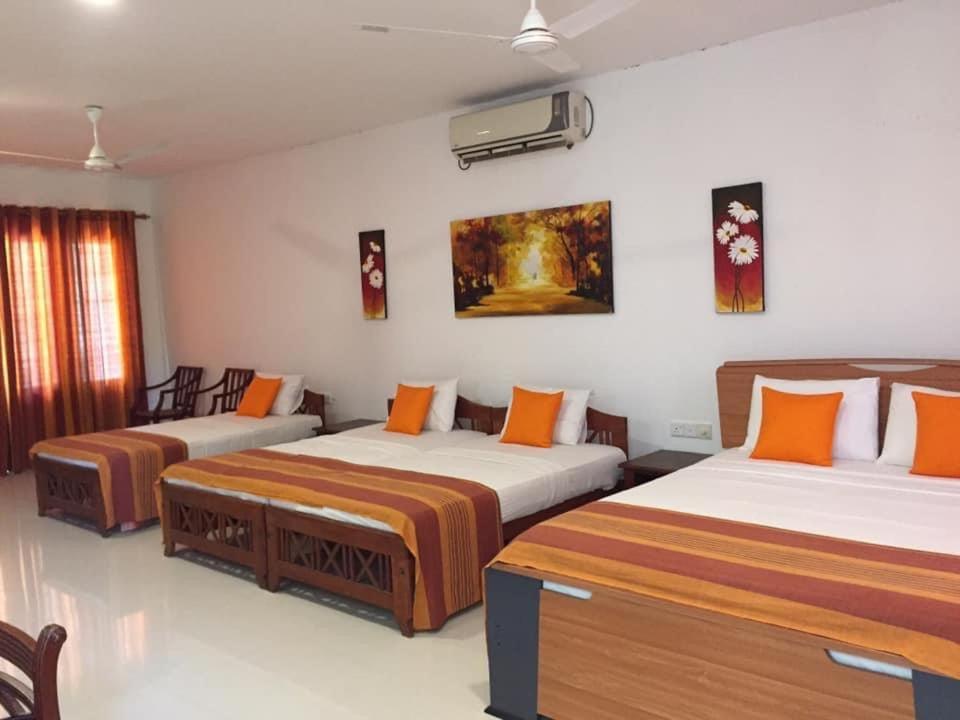 Hotel Sunflower Kataragama Dış mekan fotoğraf