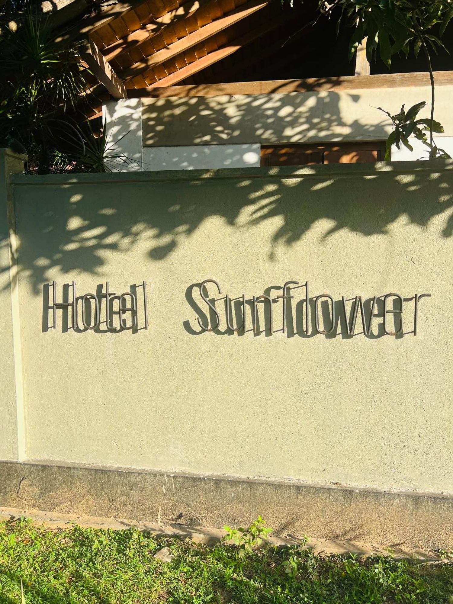 Hotel Sunflower Kataragama Dış mekan fotoğraf