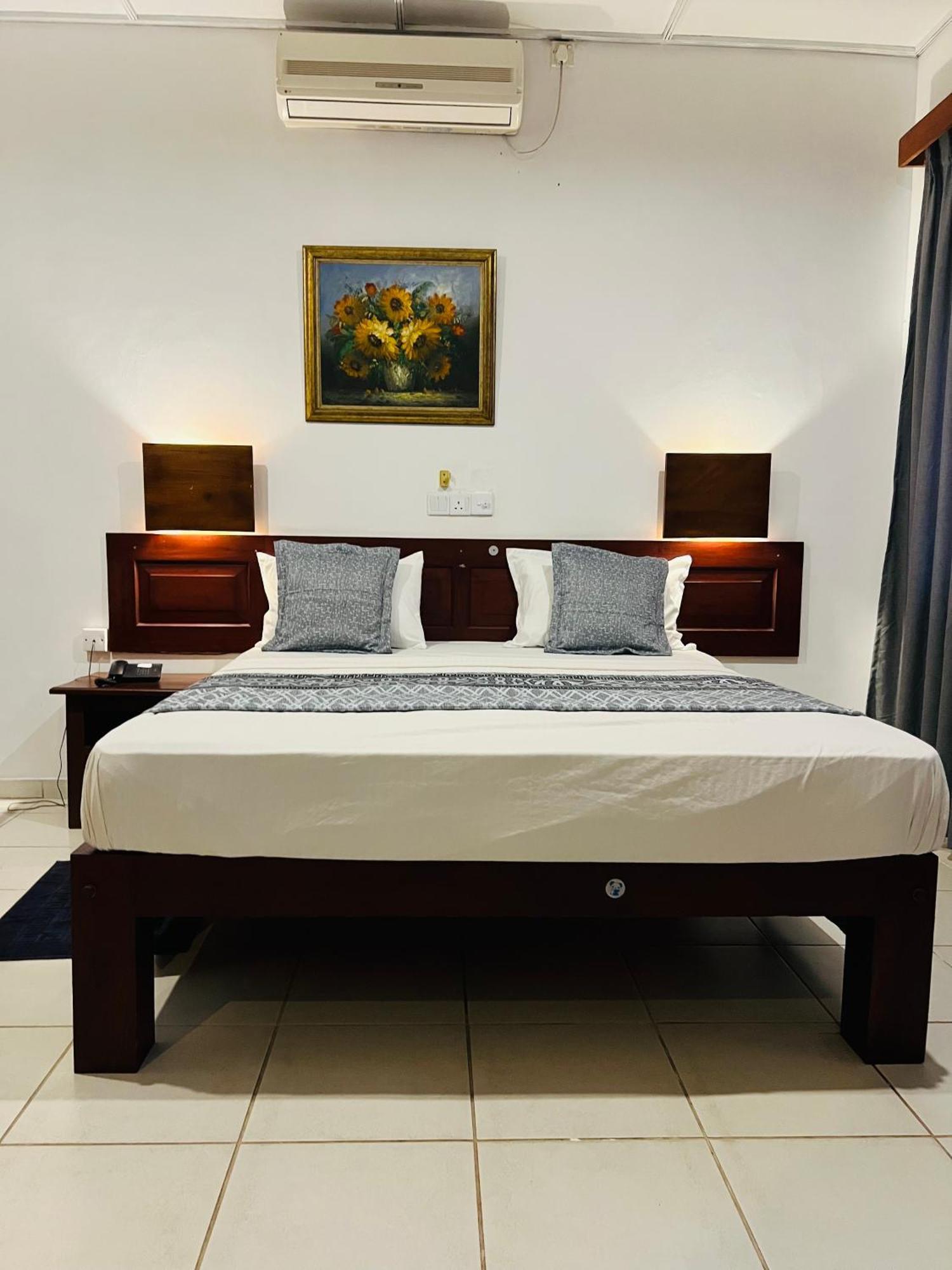 Hotel Sunflower Kataragama Dış mekan fotoğraf