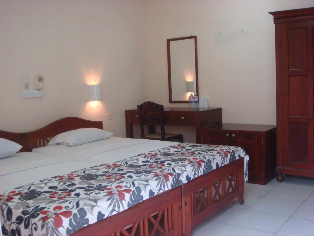 Hotel Sunflower Kataragama Oda fotoğraf