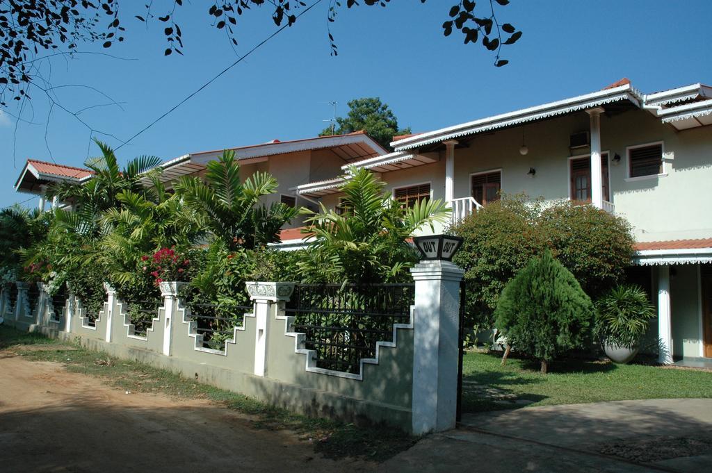 Hotel Sunflower Kataragama Oda fotoğraf
