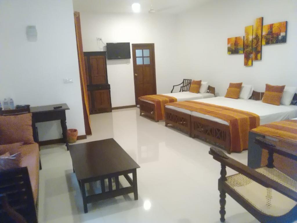 Hotel Sunflower Kataragama Dış mekan fotoğraf