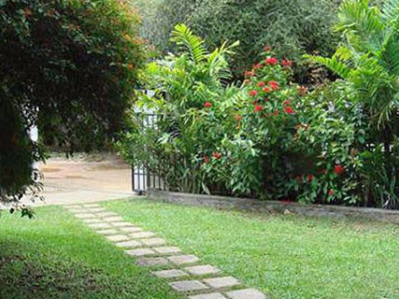 Hotel Sunflower Kataragama Dış mekan fotoğraf