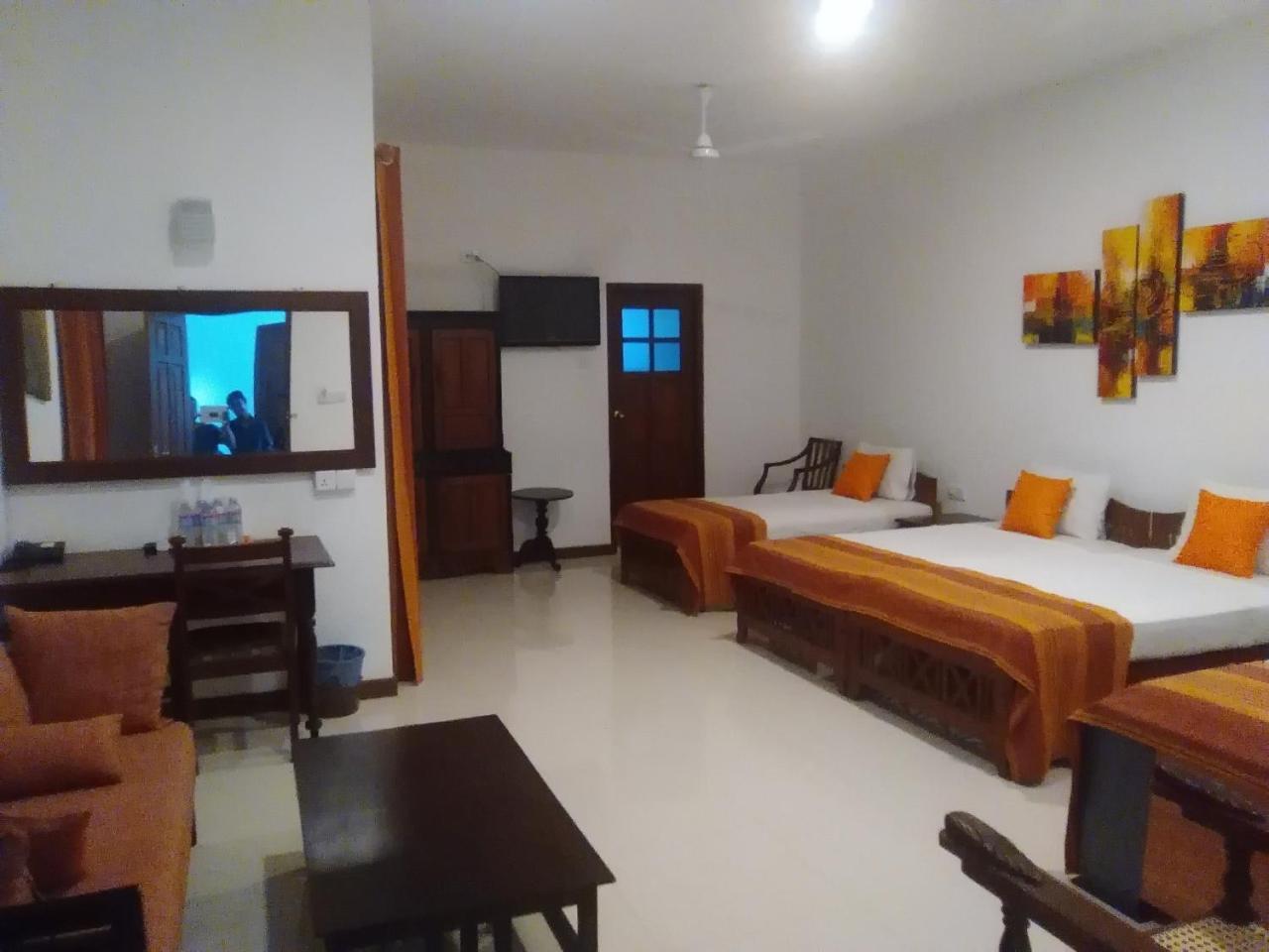 Hotel Sunflower Kataragama Dış mekan fotoğraf