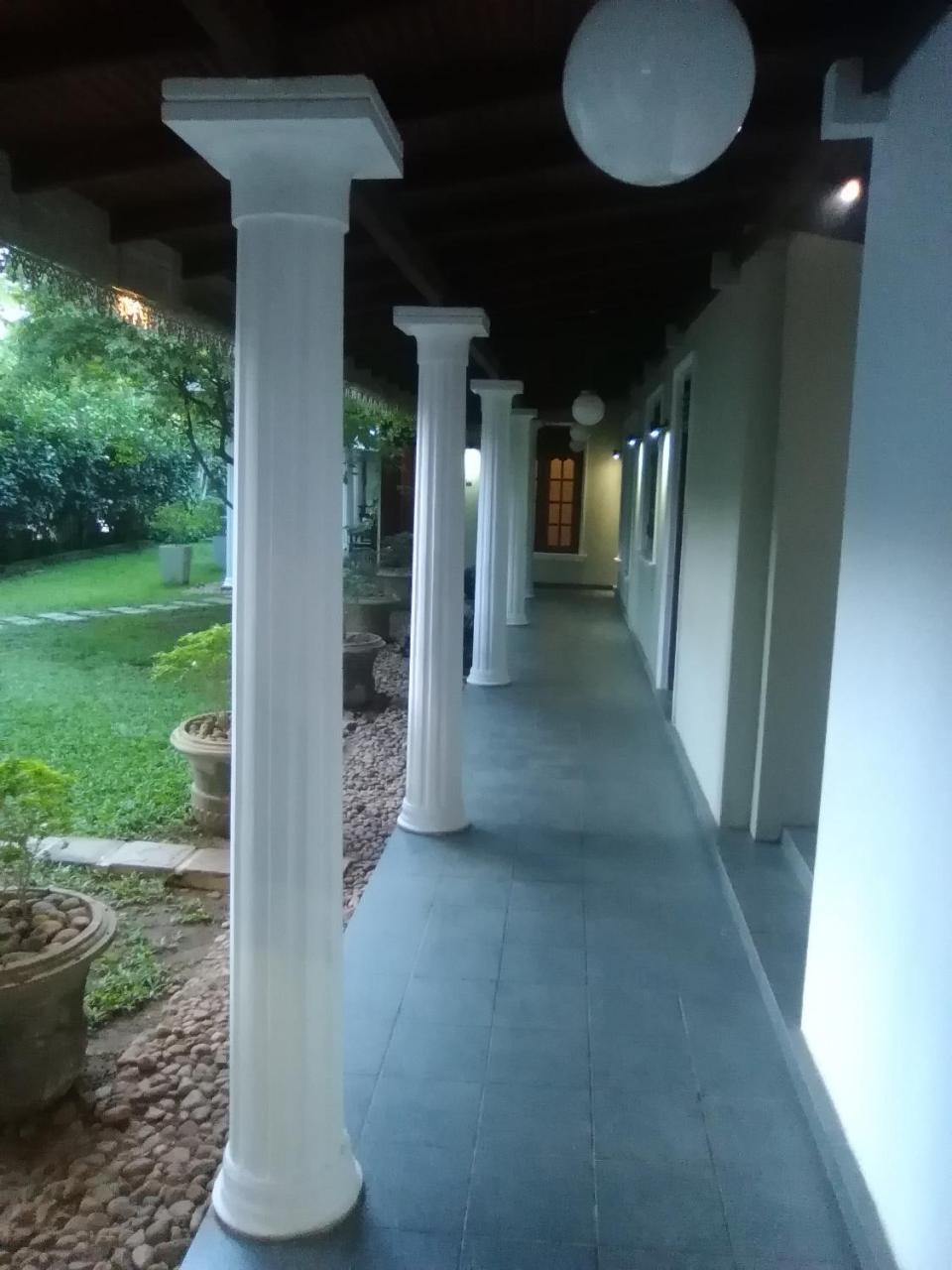 Hotel Sunflower Kataragama Dış mekan fotoğraf